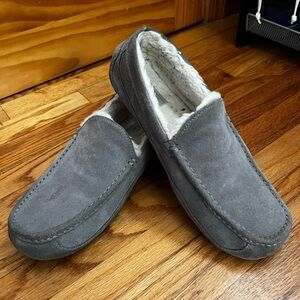 UGG Ascot Men’s Suede Slipper